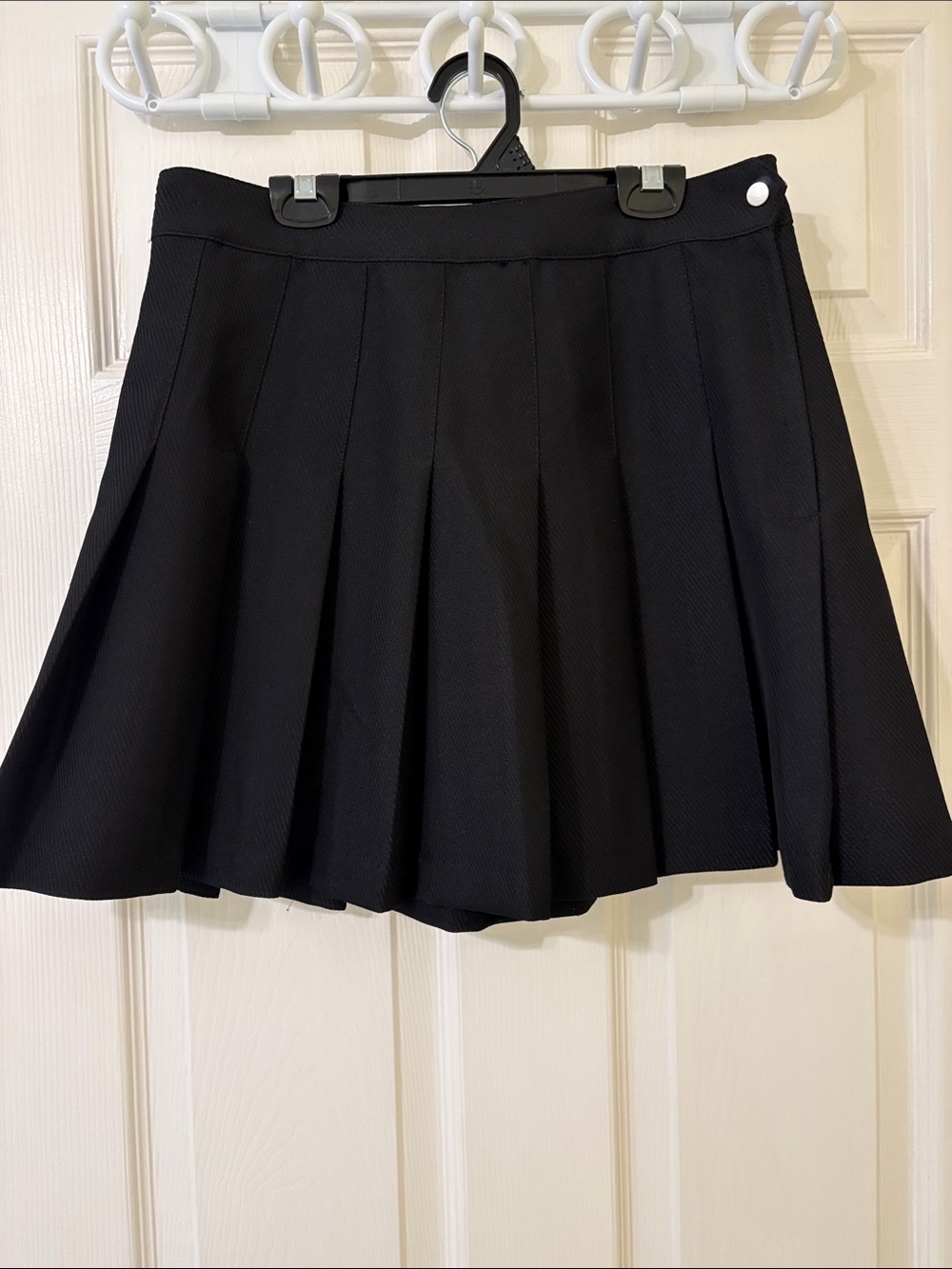 Divided Black Pleated Mini Skirt